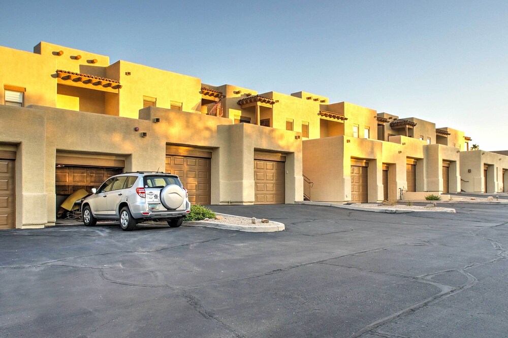 Lovely Condo w/ Balcony < 3 Miles to Parks + Golf!