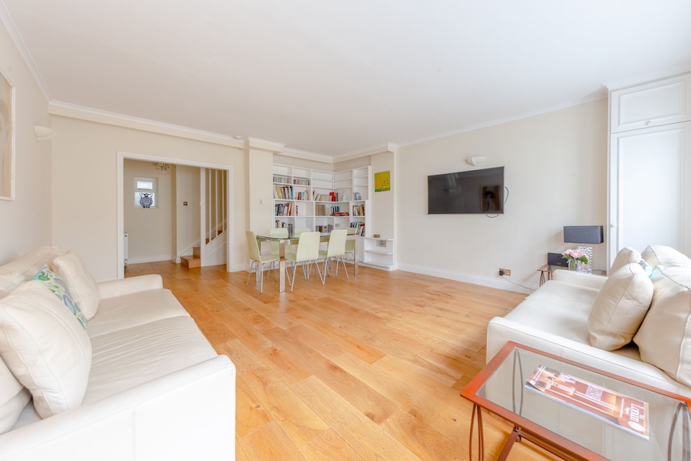 Spacious and Central 3 Bedroom House in Paddington