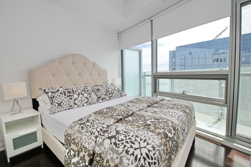 Luxury 2 BDR condos in Downtown Toronto - Image 2