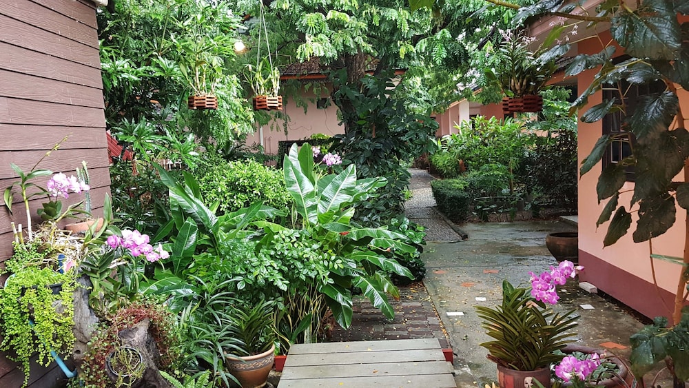 Phalaburi Resort by dreamhouse