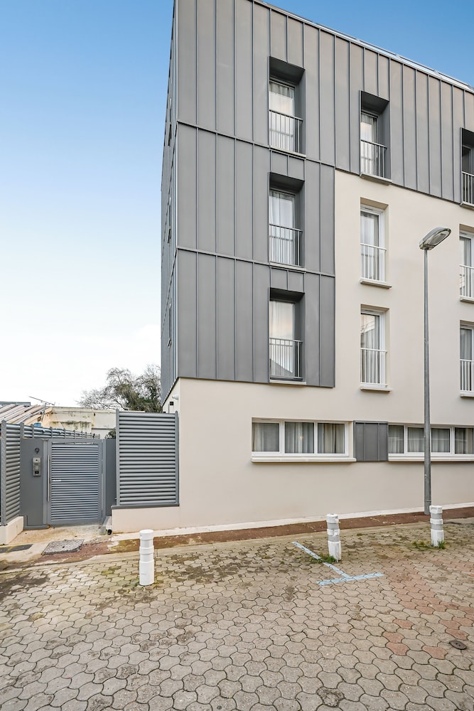 JIJI Suites
