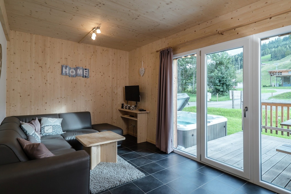 Appealing Chalet With hot tub