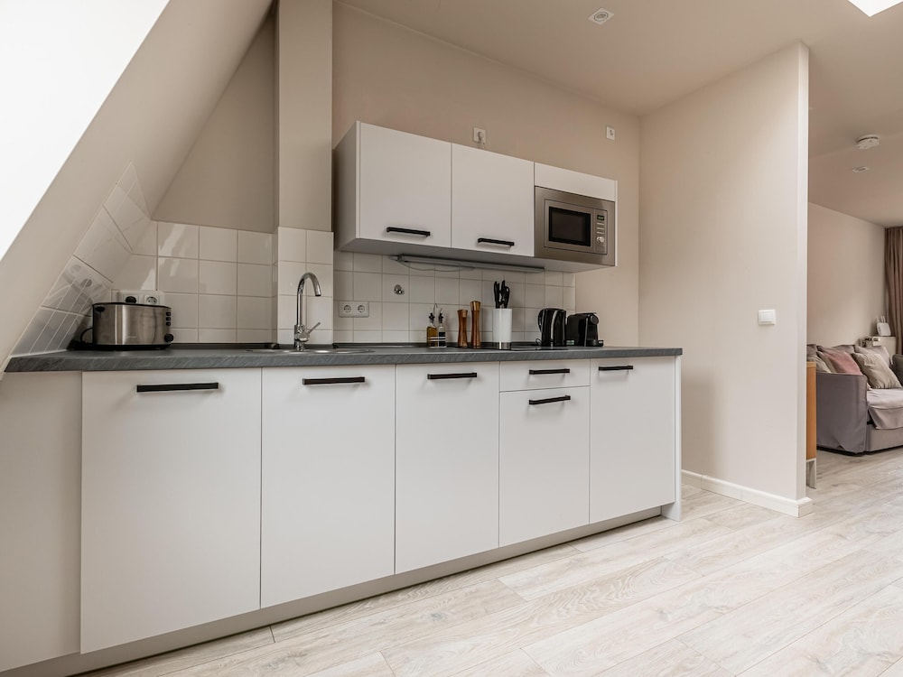 Schoenhouse Avenue by Limehome