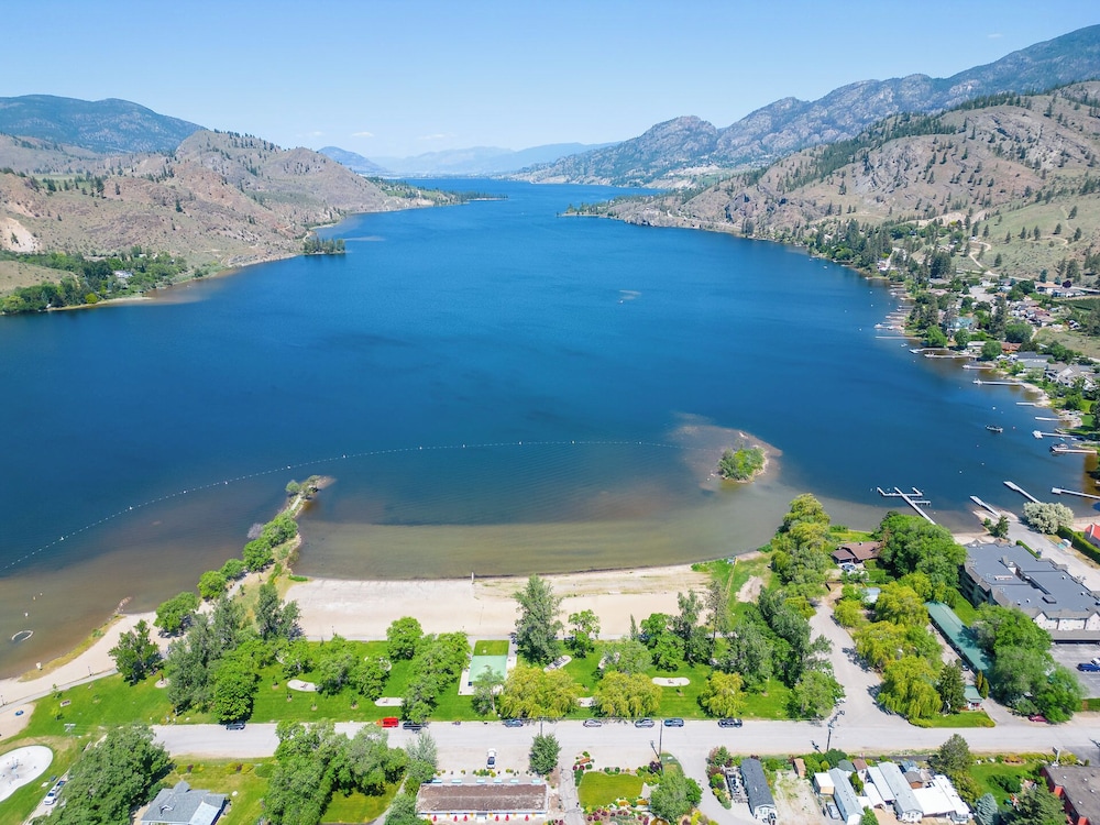 Skaha Lakefront Inn