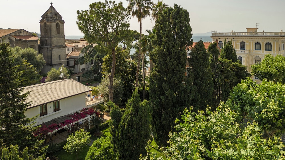 Villa In Sorrento Center | Gardens & Outdoor Space
