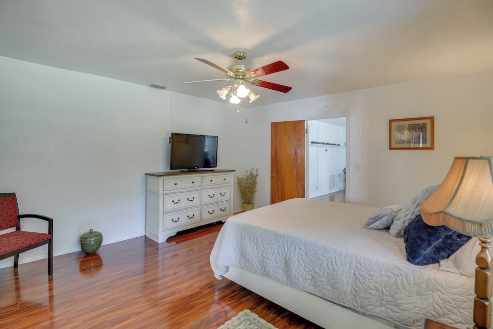 Private 3-acre Retreat w/ Game Room in Bunnell!