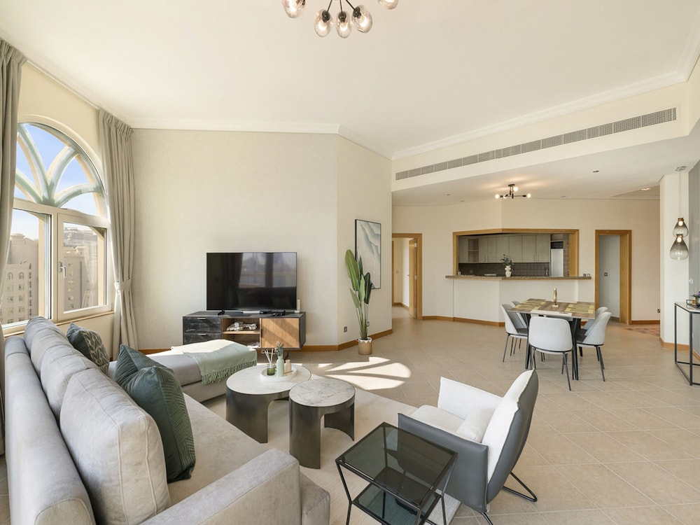 Short-stay at Al Haseer - 4 Beds Palm Holiday Apt