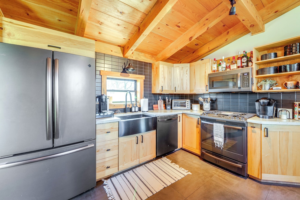 Kayak, Grill & Relax: Bo's Hideaway on Leland Pond