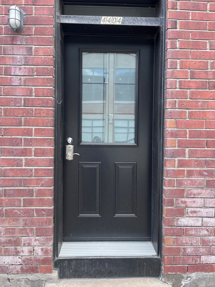 Lovely Condo near Dtown Montreal- 4404