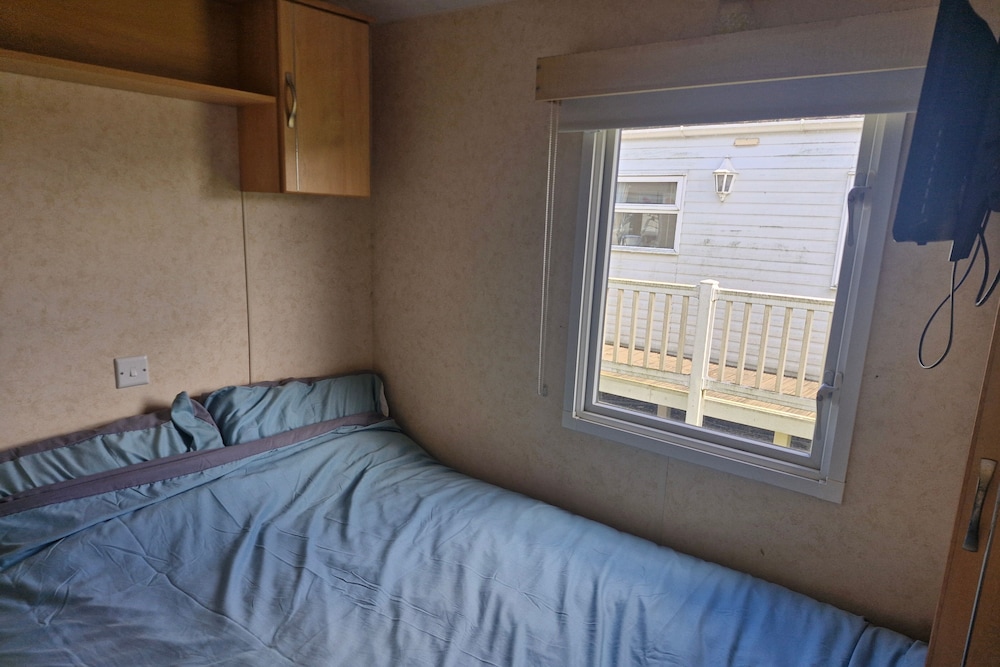 3-bed Caravan, Sleeps 8, Pool & Beach