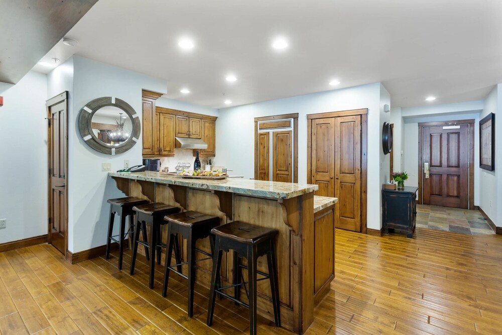 Trail's End Lodge at Deer Valley Resort - Two Bedroom Residence with Den and Spa #202 2 Condo