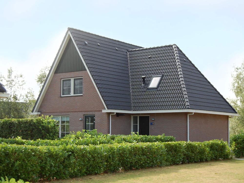 Villa Near the Lake in Makkum view 3