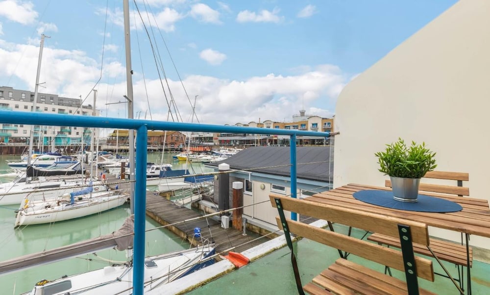 On the Water -waterside Studio With Terrace Overlooking the Harbour view 5