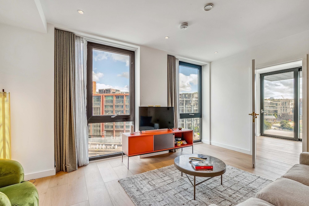 Refined 3-bedroom Condo