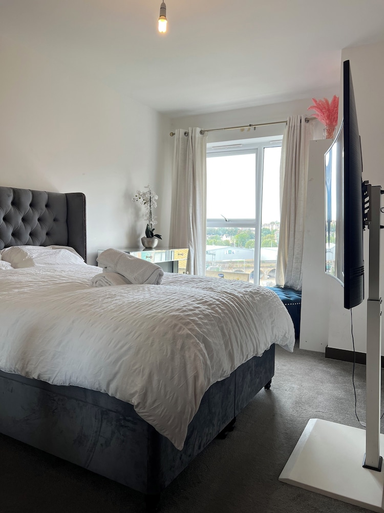 Stunning 1-bed Apartment in Dartford view 2
