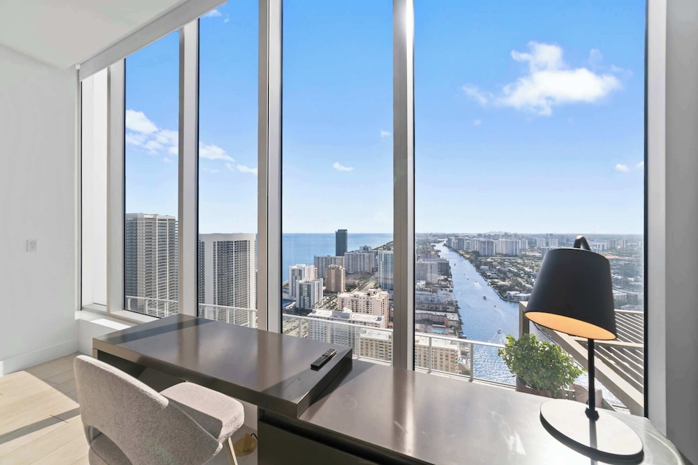 2BR Ocean Penthouse: Private Terrace & Hot Tub