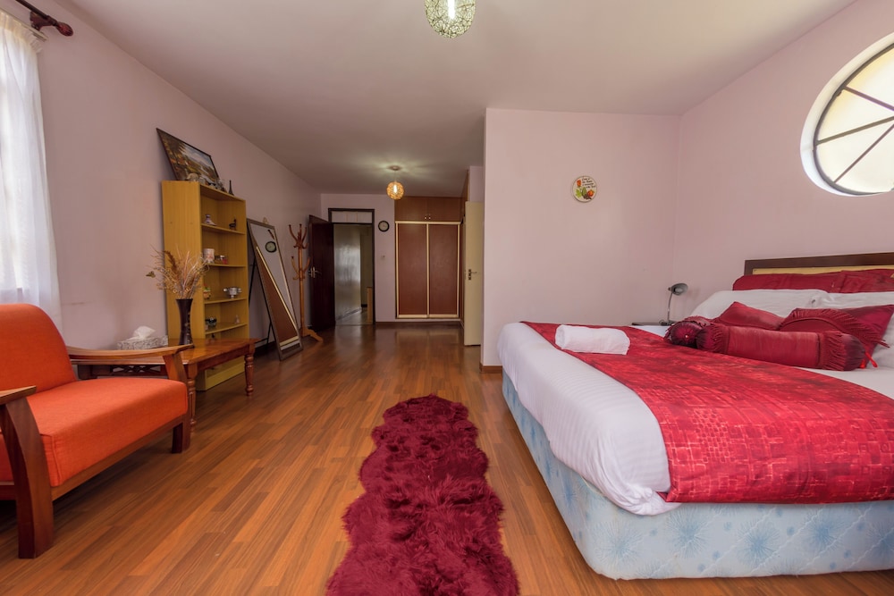 Takdiri Homes Plush 3BR Appartment view 4