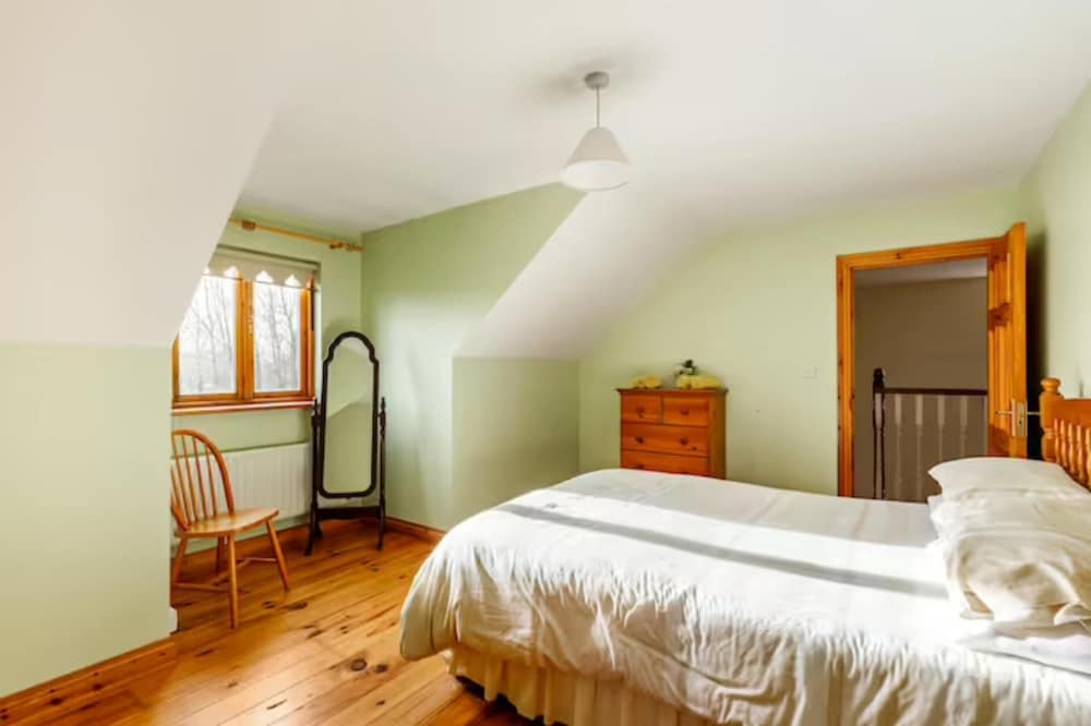 Large 5-bed Country House, Aughagower, Westport, view 4