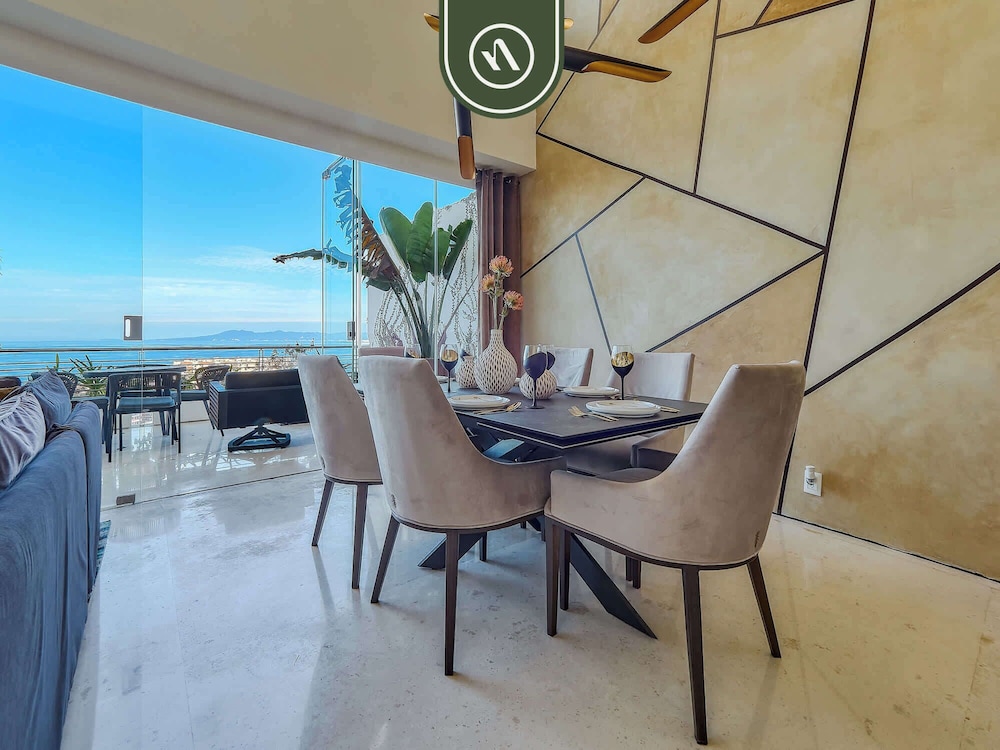 Two Story 2 BR Penthouse - Pool - Ocean View