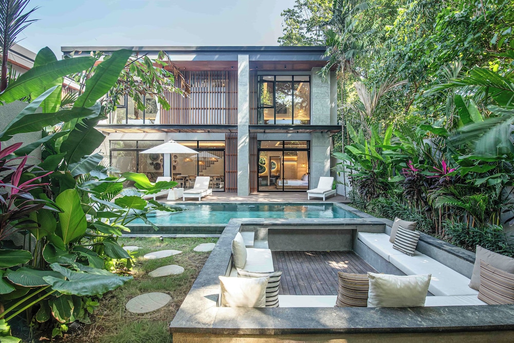 Enchanting 5BR Canggu Villa Moments to Sea