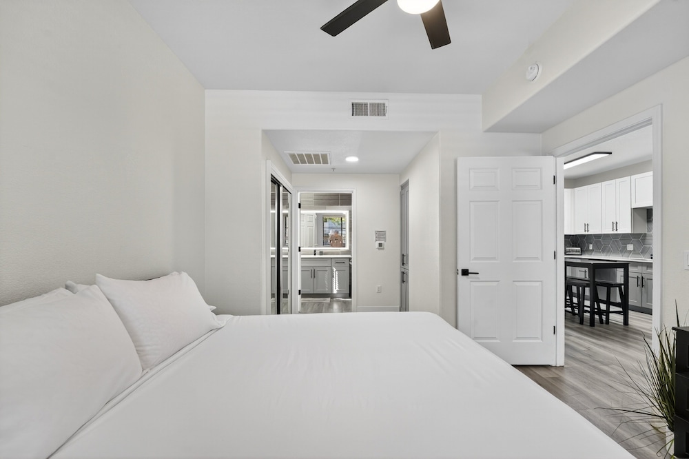 Chic 1br At Westgate Pool, Gym & Stadium Fun 1 Bedroom Apts