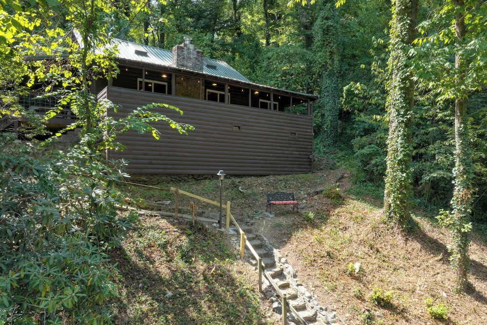 Riverwood Gatlinburg/pigeon Forge Cabin w/ River Views