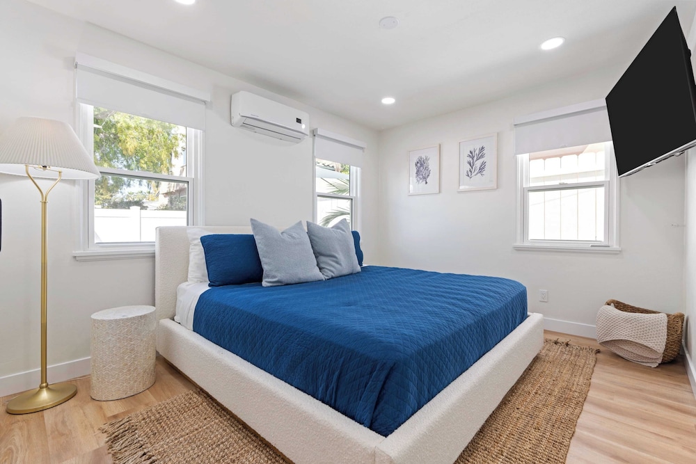 La Jolla Stay w/ Firepit & Walk to Beach Arenas