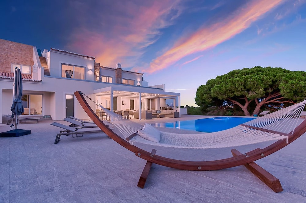Goldeneye Luxury 6 Bedroom Villa With Infinity P