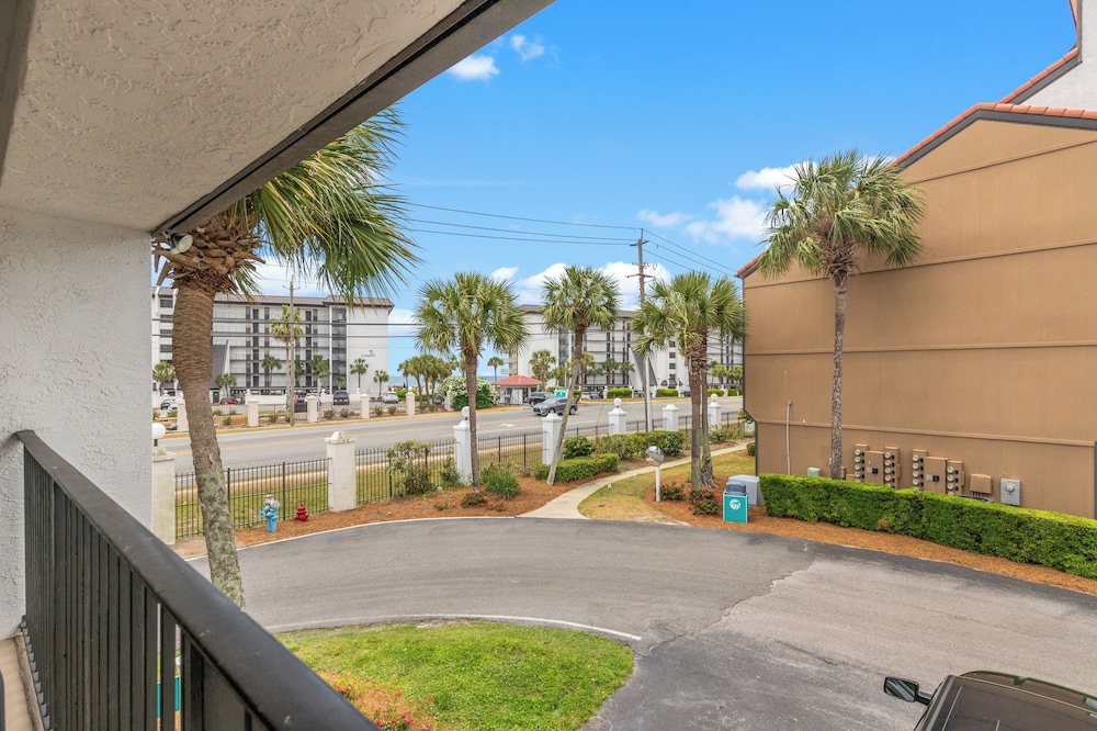 One More Round! 3BR 3BA Sleeps 10! 11 Pools! Golf Courses! Tennis Courts!
