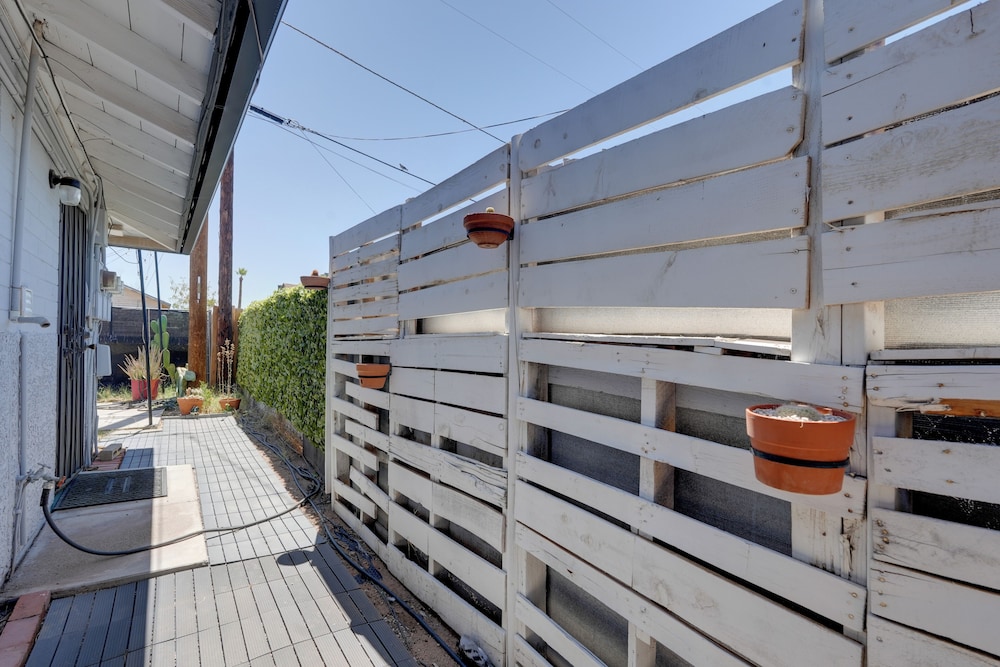3 Mi to Roosevelt Row Arts District: Apt w/ Patio