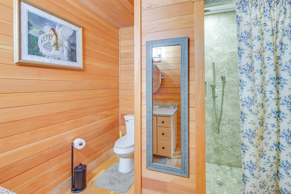 Family-friendly Brooks Gem w/ Spacious Yard!