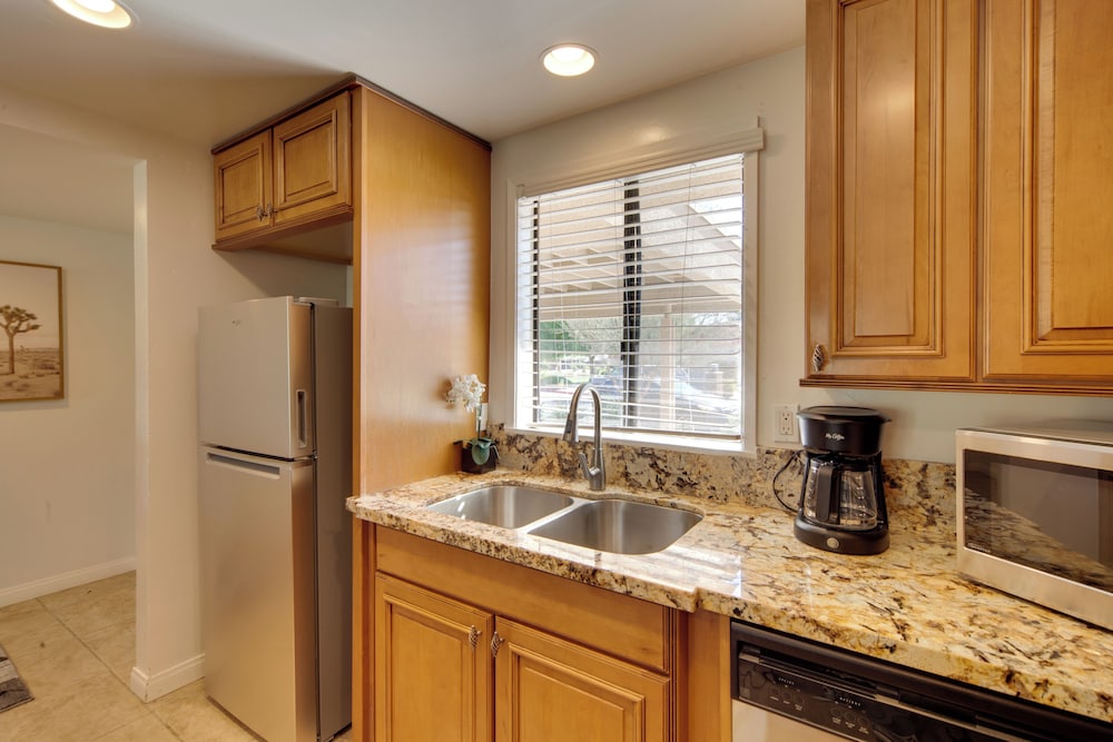 Pet-friendly Stay w/ Patio in Palm Desert Resort!