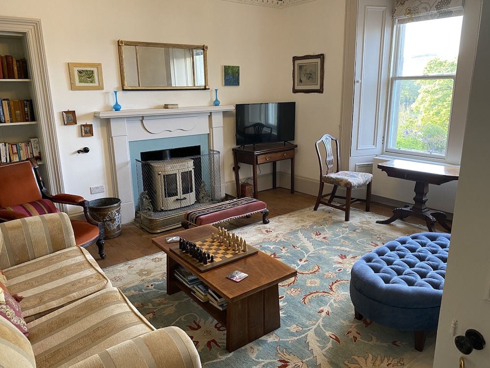 Glenaros Lodge