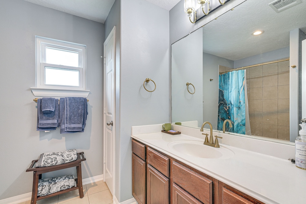 Private Home on Lagoon w/ Views in Hitchcock!