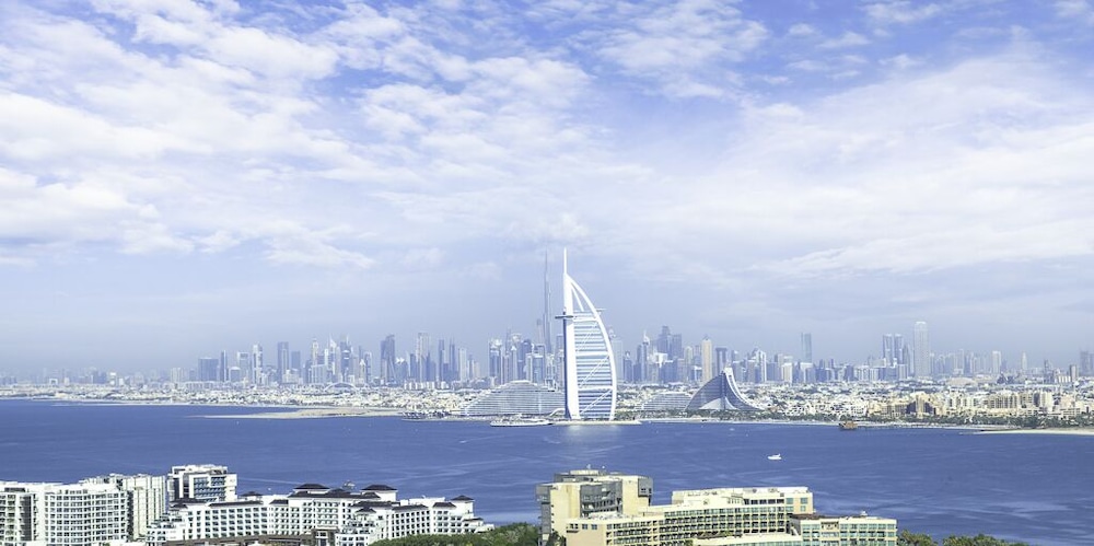 LUX Iconic Views at The Palm Tower 5