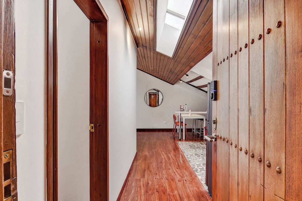 w Delightful 1BR With Terrace in Zona T