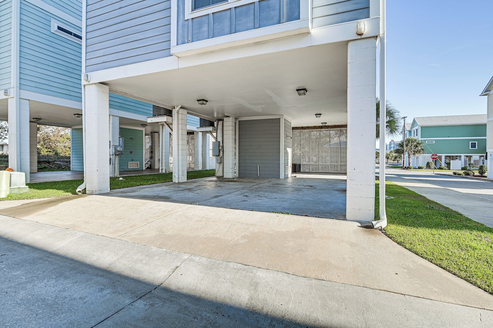Walk to Shore: Myrtle Beach Home w/ Pool Access!