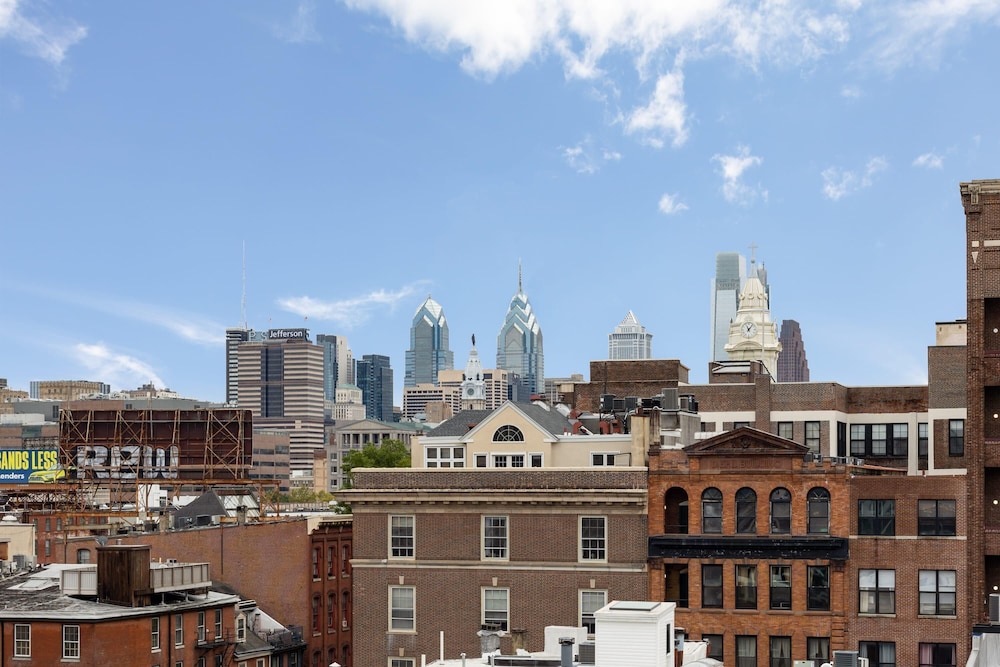 Sosuite Corner 2BR Loft w W D Shared Roofdeck view 2