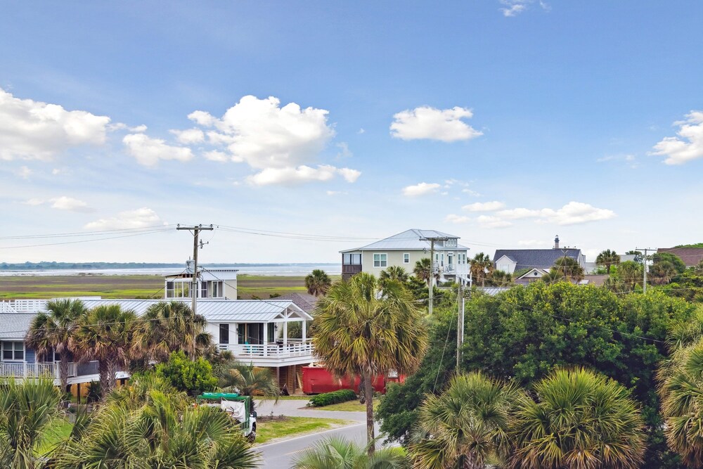 Oceanfront w Pool Panoramic Deck Views 5bdr Folly Ocean Breeze by Avantstay
