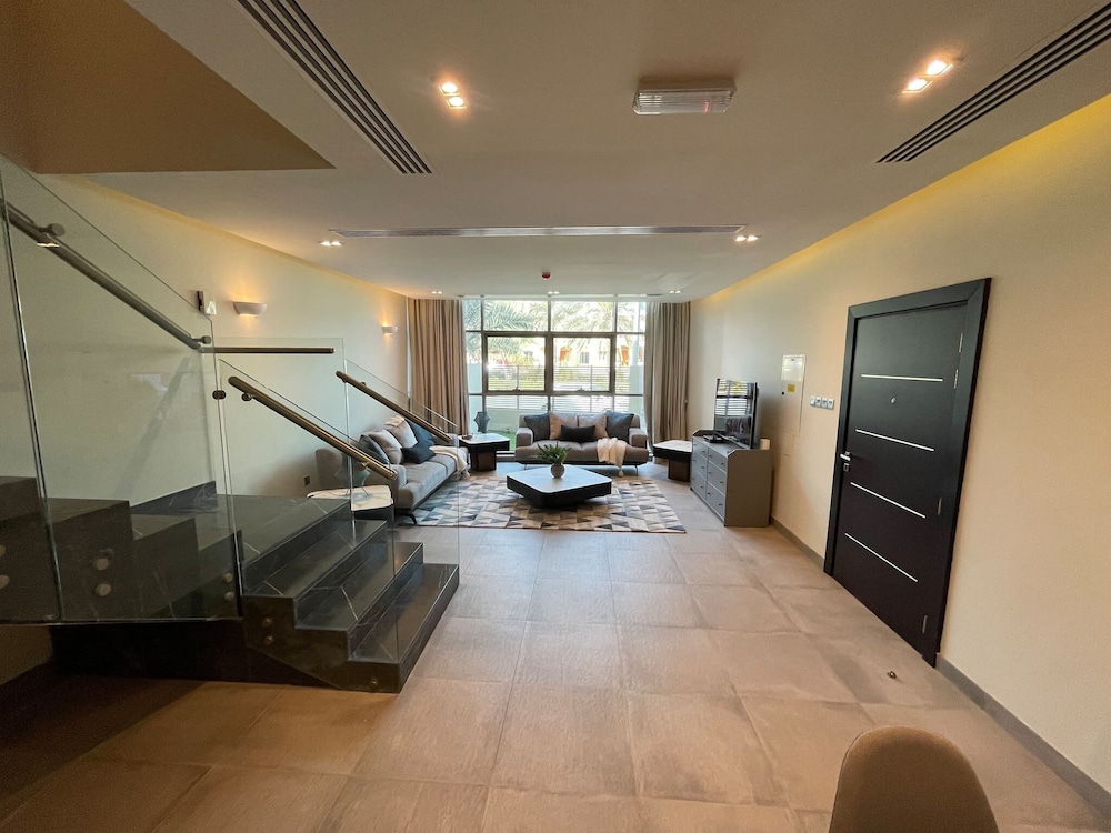 Best Townhouse On Jcv 4 Bedrooms With Jacuzzi