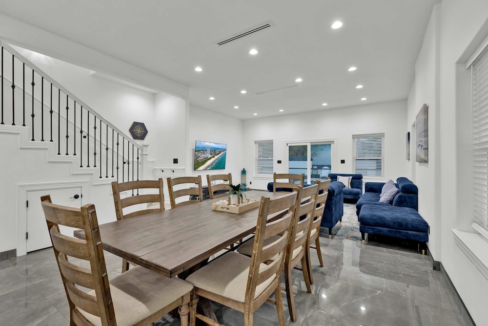 Immaculate Townhouse w Pool Balcony South Padre
