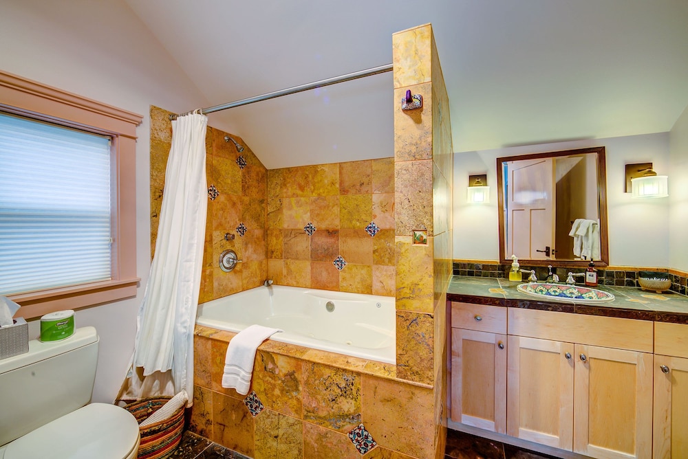 Ashland Vacations - Carlisle Garden Suites - Property Image 66