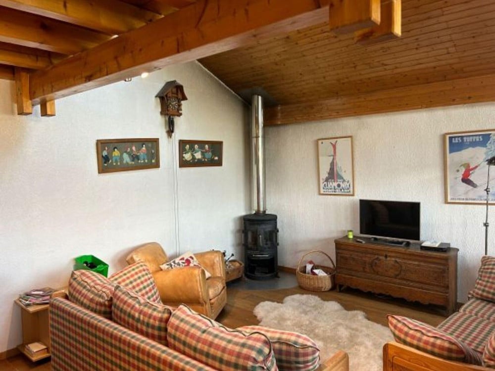 Spacious Chalet Amidst Mountains