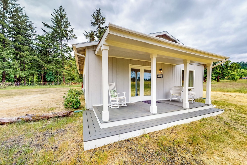 The Homested w/ Covered Deck & Views