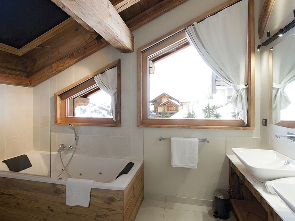 Chalet in Les Deux Alpes With Heated Pool