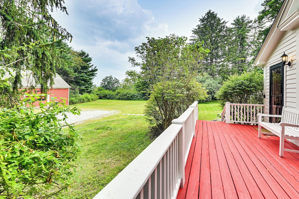 1 Mi to Vineyard: Serene Berkshires Country Escape
