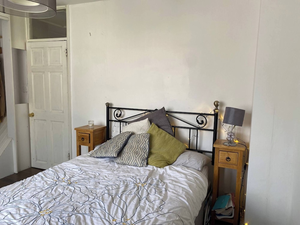 Charming House Luton Airport