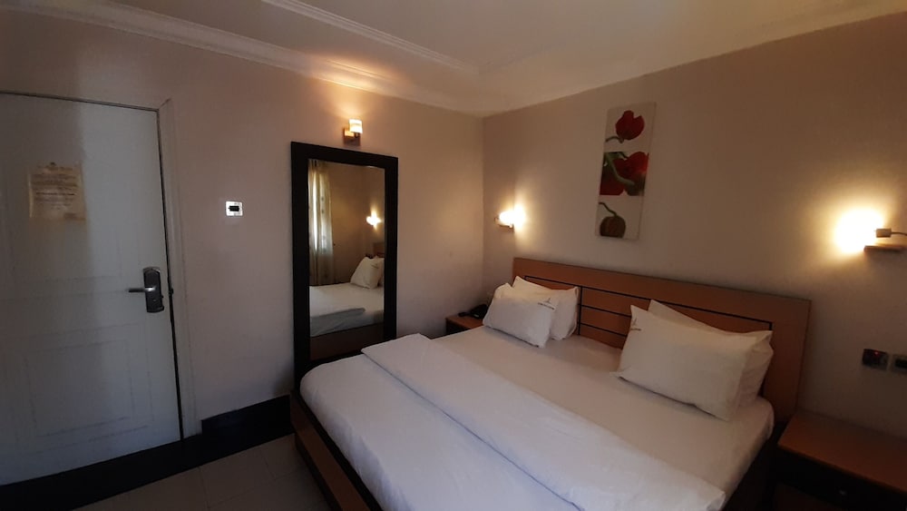 Top-Notch Suites and Apartments view 3