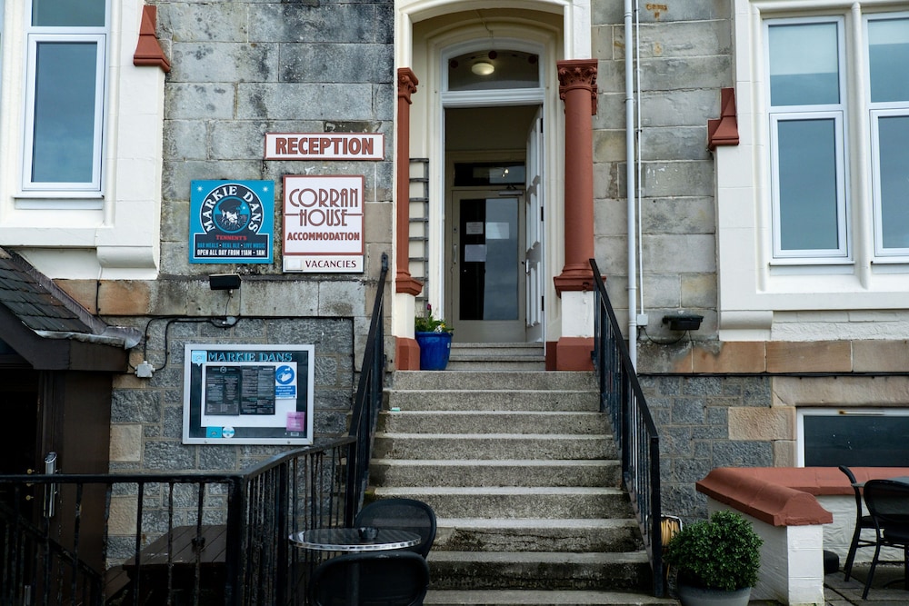 Corran House Guest House & Hostel