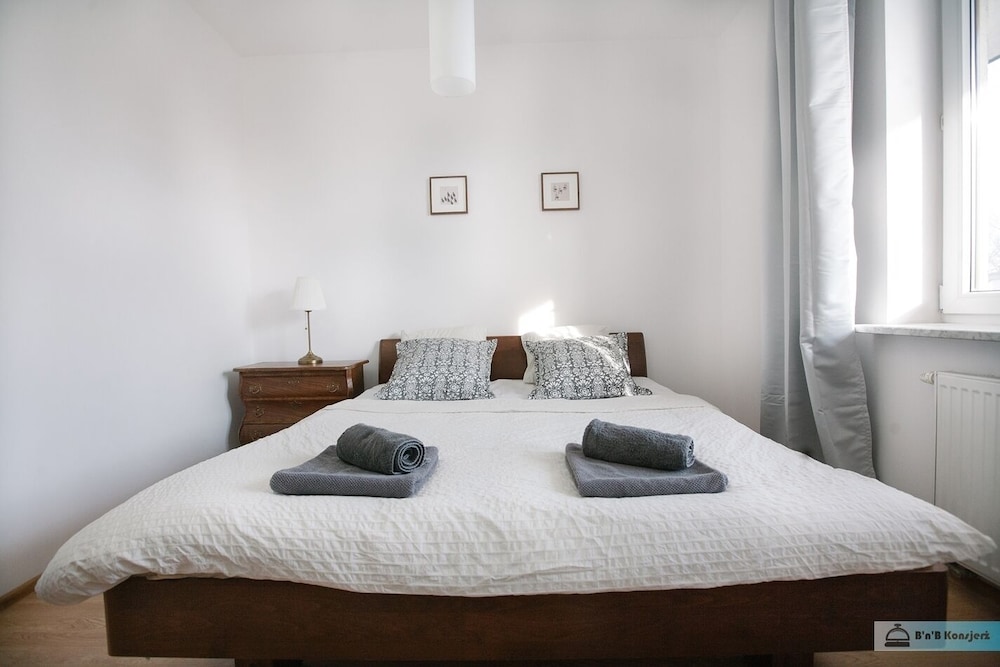 Warsaw Concierge Saxon Apartment view 2